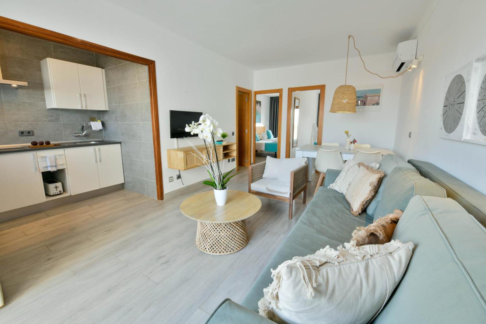 Apartamentos Estanques Colonia de Sant Jordi Екстериор снимка
