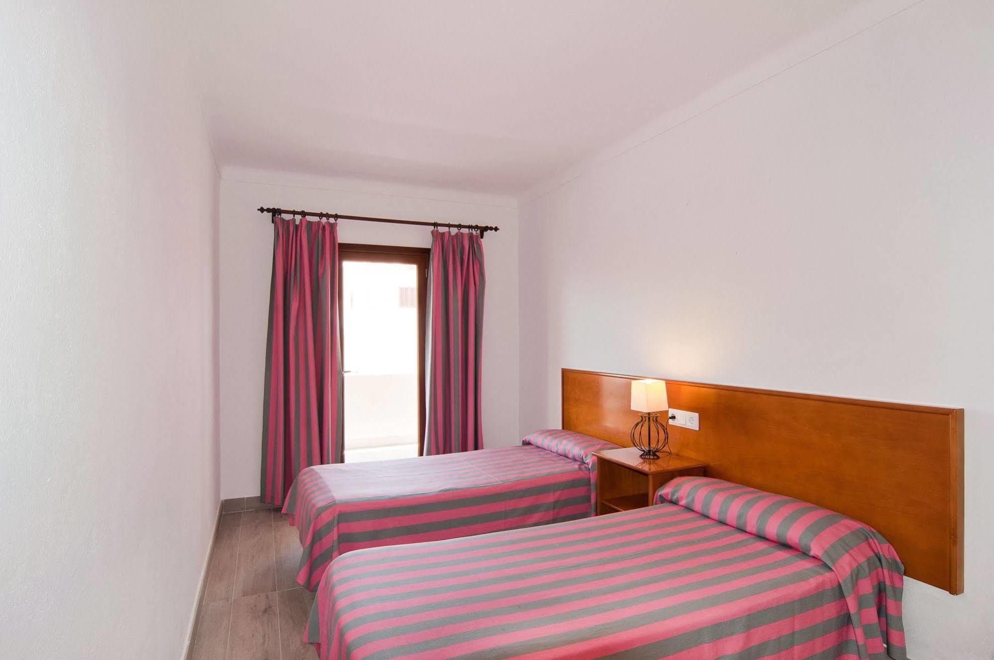 Apartamentos Estanques Colonia de Sant Jordi Екстериор снимка